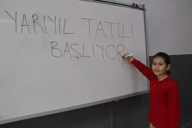 Kocaeli, Zonguldak ve Karabük'te Karneler Dağıtıldı