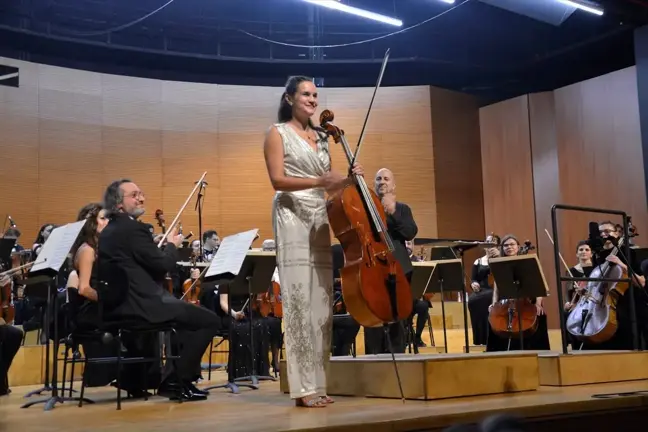 Alman Viyolonsel Sanatçısı Raphaela Gromes Bursa'da Konser Verdi