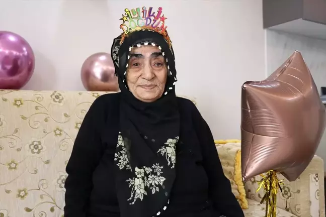 93 Yaşındaki Sakine Nine'nin İlk Doğum Günü Kutlaması