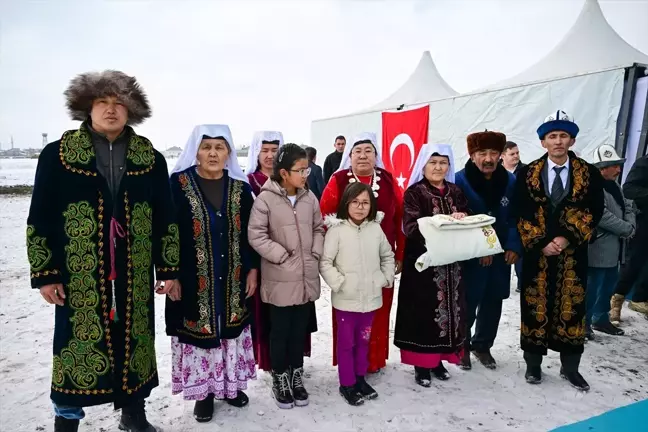 Moğolistan Cumhurbaşkanı Ukhnaa Van'da tarihi incelemelerde bulundu