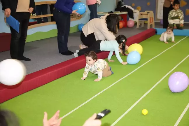 Gaziantep'te Bebekler İçin Emekleme Yarışması Düzenlendi