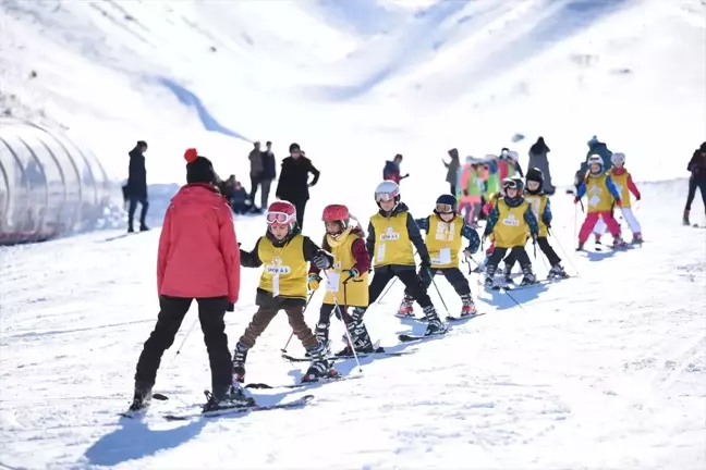 Erciyes Kayak Okulu'nda Yarıyıl Tatiline Özel Kayak ve Snowboard Eğitimleri