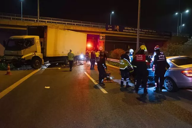 Aydın'da Kamyonla Çarpışan Otomobilin Sürücüsü Hayatını Kaybetti