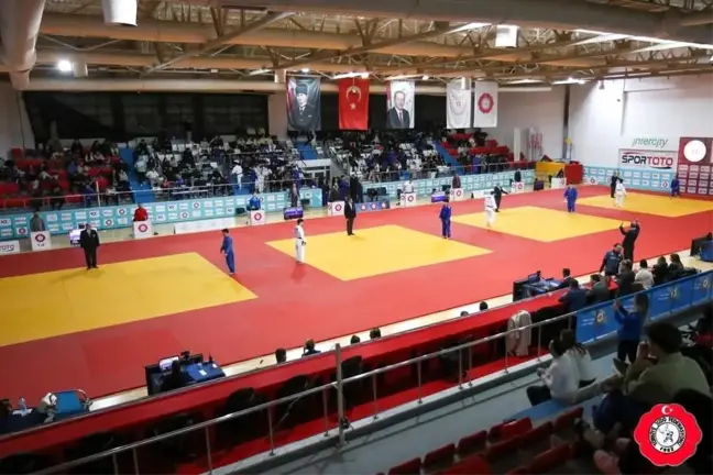 Denizlili Judocu Nazifhan Özen, Paralimpik Judo Müsabakalarından Gümüş Madalya ile Döndü