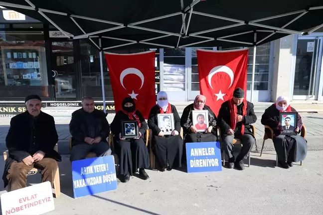 Muş'ta Aileler, PKK'dan Kaçırılan Çocukları İçin Eylemlerine Devam Ediyor