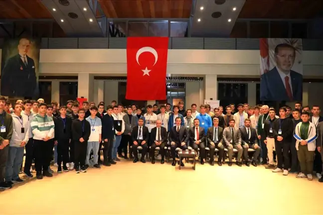 Gaziantepli öğrenciler Ahlat'ın tarihi ve kültürel alanlarını gezdi