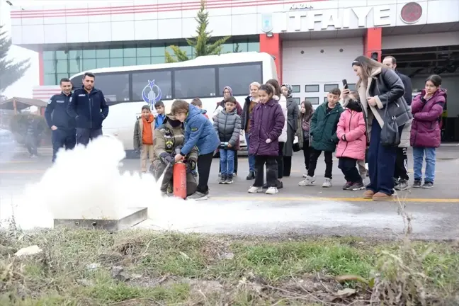 Kahramankazan'da Öğrenciler İtfaiye Müdürlüğünü Ziyaret Etti