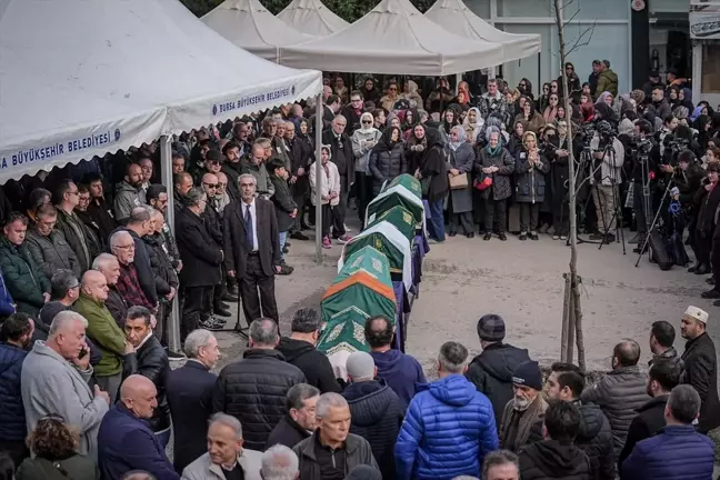 Bolu'daki Yangında Hayatını Kaybeden Aile Toprağa Verildi