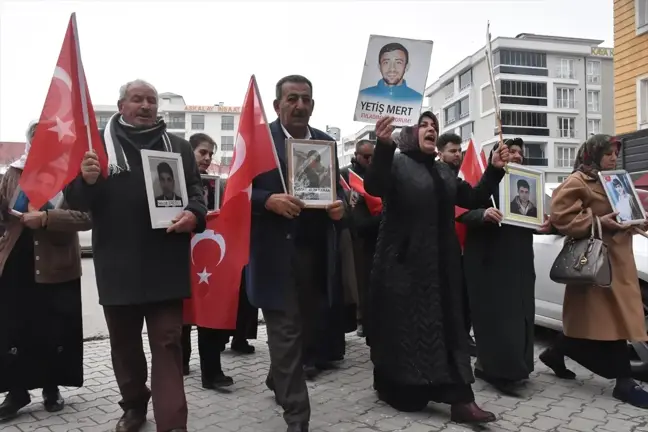 Van'da Çocukları Dağa Kaçırılan Ailelerin Eylemi Devam Ediyor