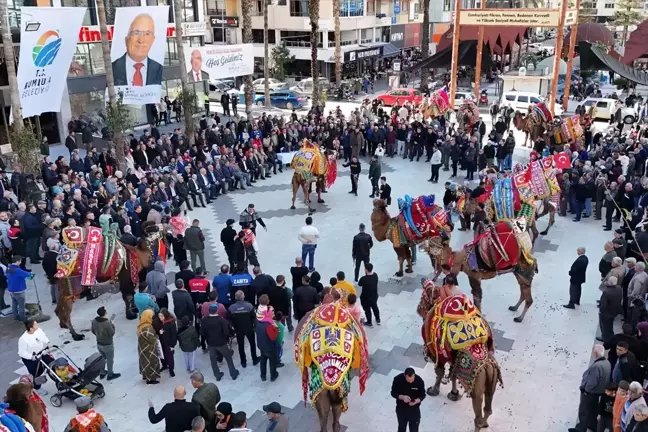 Kumluca'da En Süslü Deve Yarışması Düzenlendi