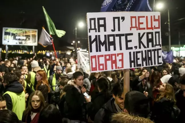 Sırbistan'da Tren İstasyonu Faciası Sonrası Öğrencilerden Büyük Gösteri