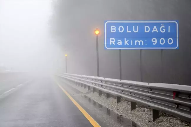 Bolu Dağı'nda Sis ve Sağanak Ulaşımı Olumsuz Etkiledi