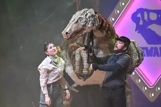 Dinosaur World Live Tiyatrosu Ankara'da İzleyicilerle Buluştu