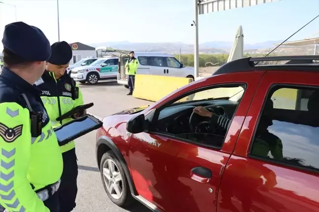 Mersin'de Trafik Denetimlerinde 597 Araç Trafikten Men Edildi