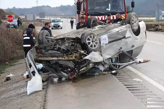 Amasya'da Otomobil Devrildi: 4 Yaralı