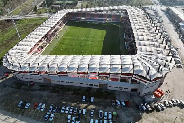 Turgutlu Şehir Stadı Açıldı; İlk Maçta 7 Eylül Turgutlu 1984 Spor Galip Geldi