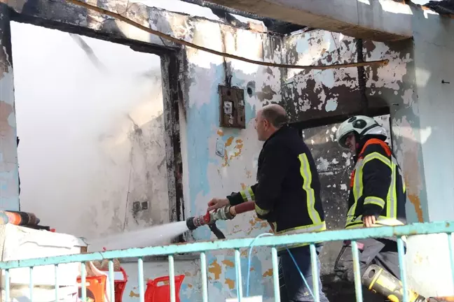 Amasya'da Ahşap Ev Yangınında Kullanılamaz Hale Geldi