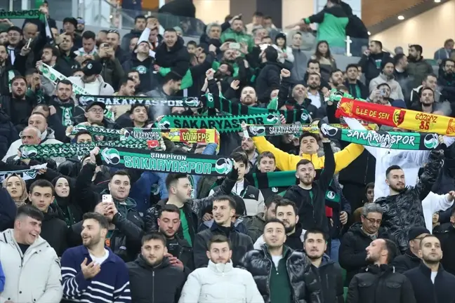 Manisa FK, Sakaryaspor'u Deplasmanda 2-1 Yendi