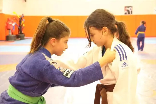 12 Yaşındaki Berrak Bekçi, Judoda 14 Madalya İle Balkan Şampiyonluğu Hedefliyor