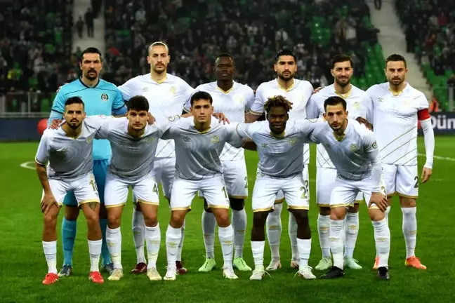 Manisa FK, Sakaryaspor'u Deplasmanda Yenerek Rahat Bir Nefes Aldı