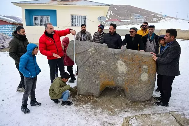 Çaldıran'daki Tarihi At Heykeli, Mahallenin Simgesi Haline Geldi