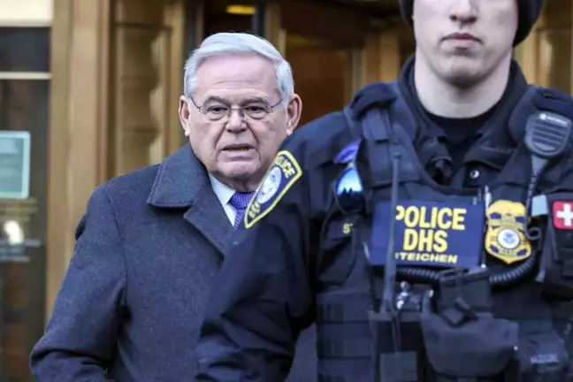 Bob Menendez 11 Yıl Hapis Cezasına Çarptırıldı