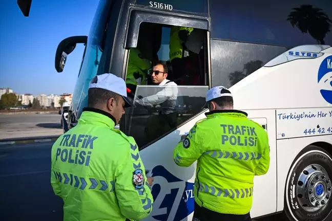 Adana'da Yolcu Otobüslerine Yönelik Trafik Denetimi