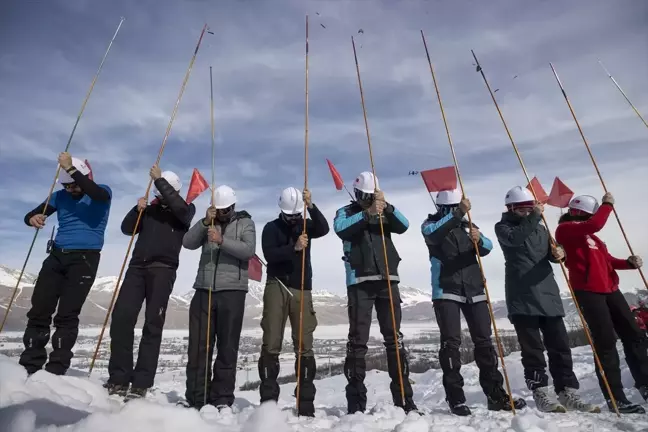 Tunceli'de AFAD Gönüllüleri Çığ Eğitimi Alıyor