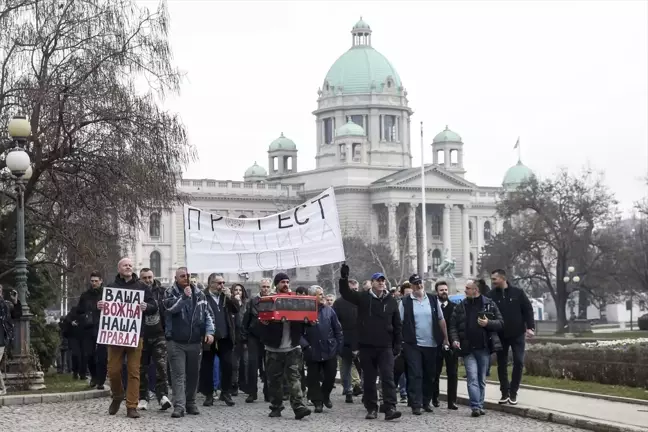 Sırbistan'daki Hükümet Karşıtı Gösterilere AB'den Diyalog Çağrısı