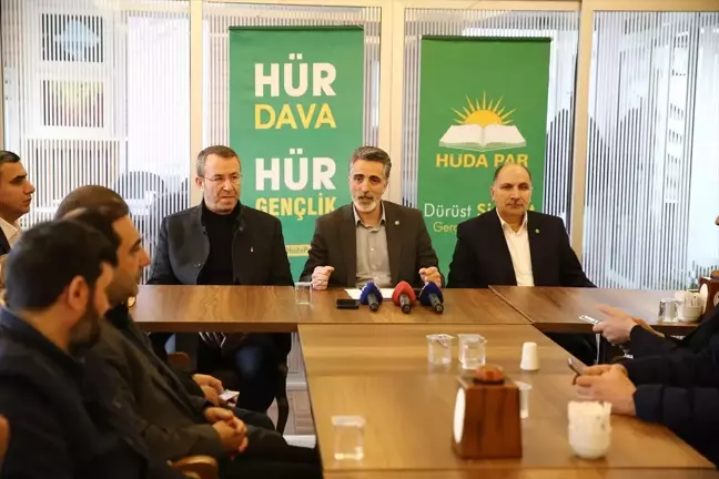 HÜDA PAR Genel Başkan Yardımcısı Emiroğlu, Bingöl'de Basın Toplantısı Düzenledi