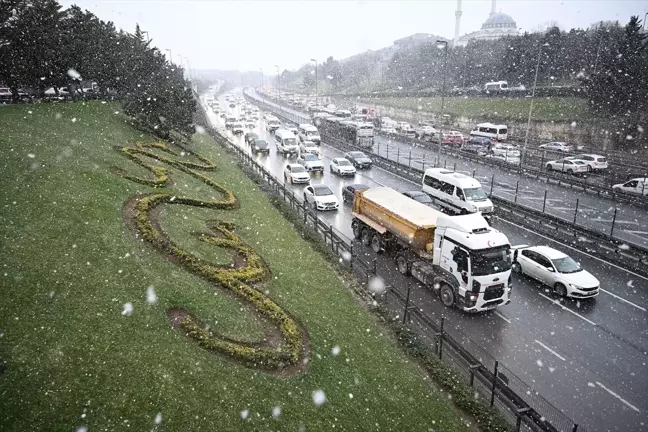 İstanbul'da kar etkisini sürdürüyor