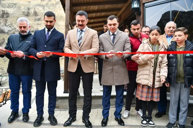 Çemişgezek'te Okuma Alışkanlığı İçin Kitap Kafe Açıldı