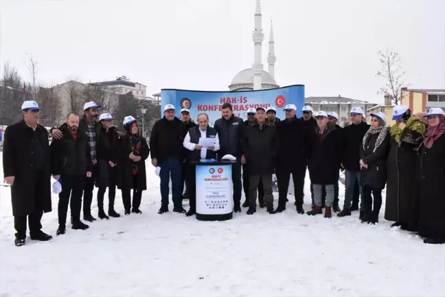 Muş'ta İşten Çıkarılan İşçiler Görevlerine Dönmek İstiyor