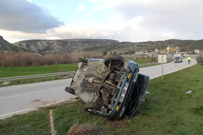 Manisa Kula'da Takla Atan Otomobilde 3 Yaralı