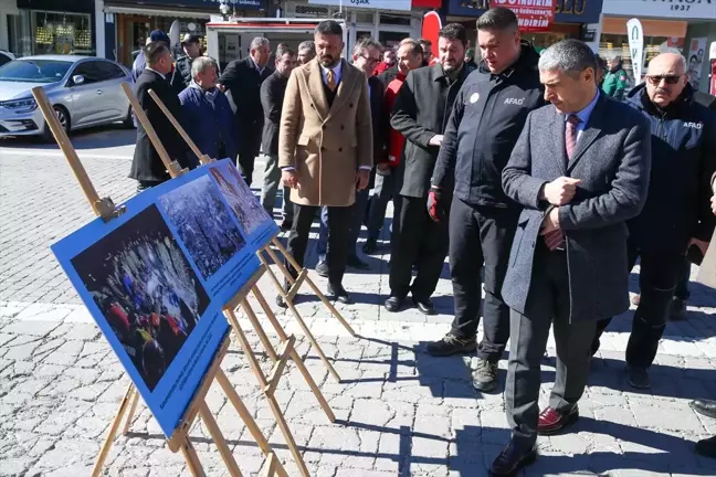 Uşak'ta Depremlerin İkinci Yılına Özel Anma Etkinliği Düzenlendi