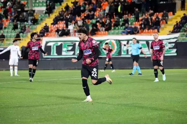 Corendon Alanyaspor, Fatih Karagümrük'ü 3-1 Geride Bıraktı