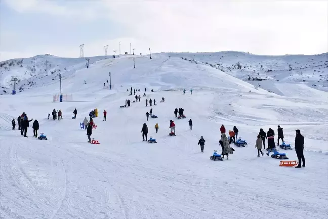 Bitlis'te Koruma Altındaki Çocuklar Kayak Keyfi Yaşadı