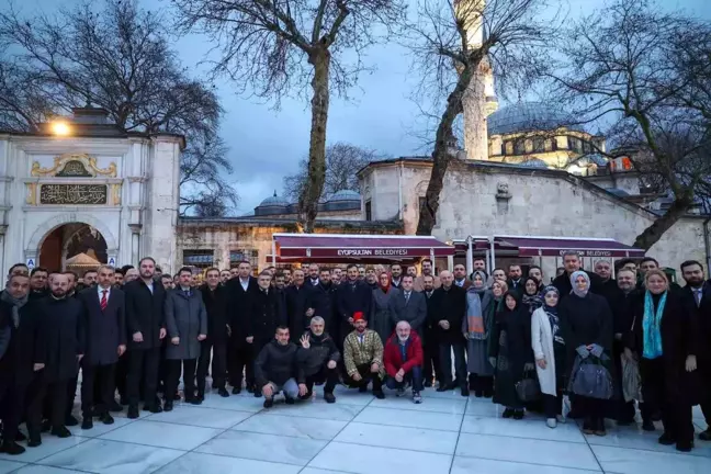 Abdullah Özdemir, İstanbul İl Başkanlığı Görevine Başlarken Fatih'in Türbesini Ziyaret Etti