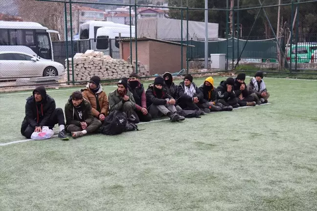 Amasya'da Düzensiz Göçmen Taşıyan Tır Durduruldu