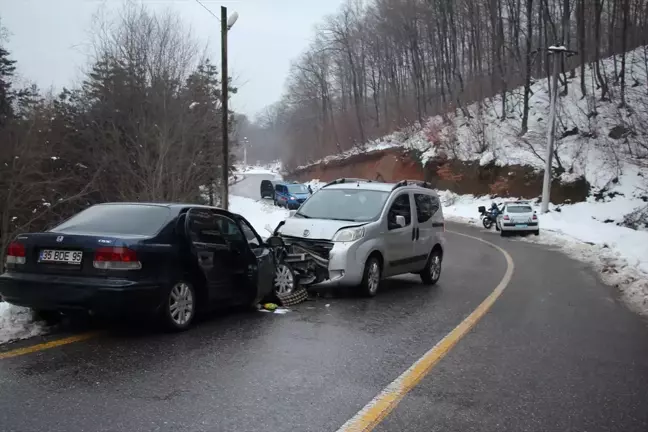 Sakarya'da Trafik Kazası: 5 Yaralı