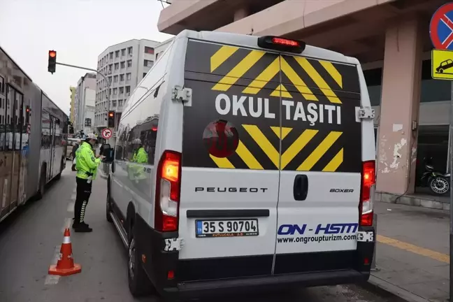 İzmir'de Okul Servislerine Yönelik Denetim: 38 Araç Trafikten Men Edildi