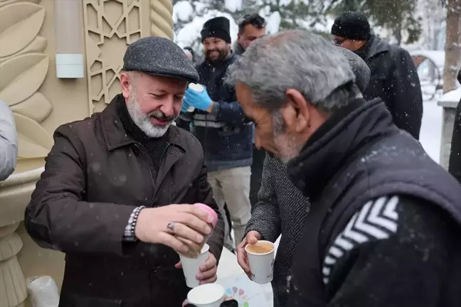 Kocasinan Belediye Başkanı Salep İkramı ile Gelenekleri Yaşatıyor