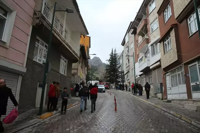 Tokat'ta Apartman Yangını: 3 Kişi Dumandan Etkilendi