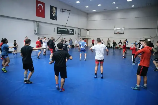 Edirne'de Türk ve Bulgar Sporcular Güreş Kampı Düzenledi