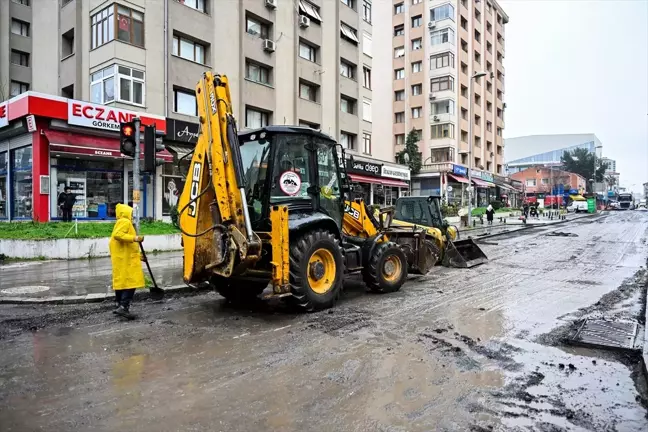 Ataşehir'de Asfaltlama Çalışmalarındaki Gecikme Tepki Çekti