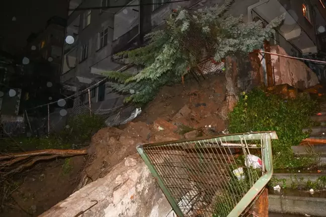 Beyoğlu'nda İki Bina Tedbir Amaçlı Boşaltıldı