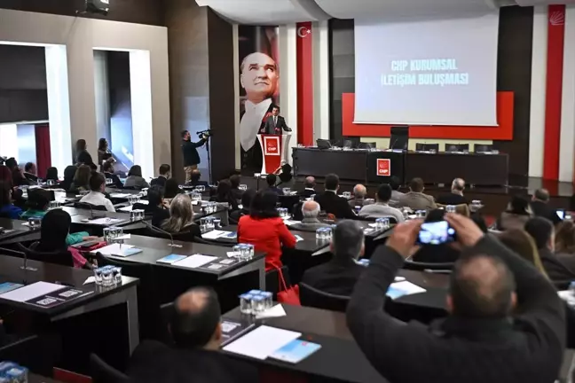 CHP Kurultayı'nda Değişim ve Demokrasi Vurgusu