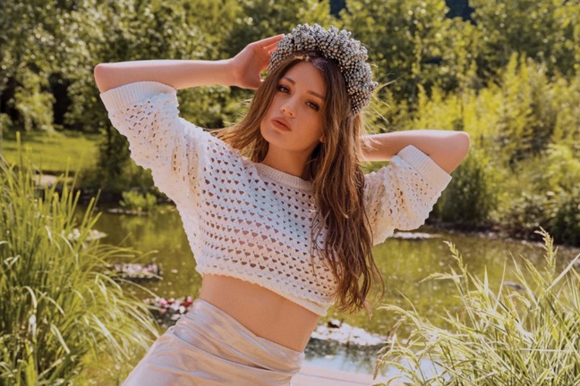Gizem Karaca'dan karnı burnunda poz: Hep özeniyordum
