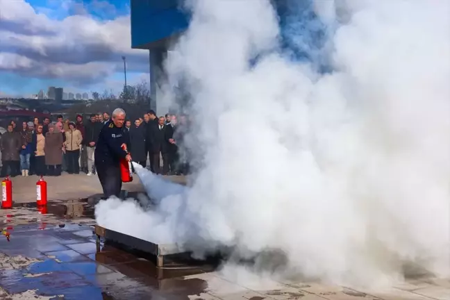 Gölbaşı Belediyesi Personeline Yangınla Mücadele Eğitimi