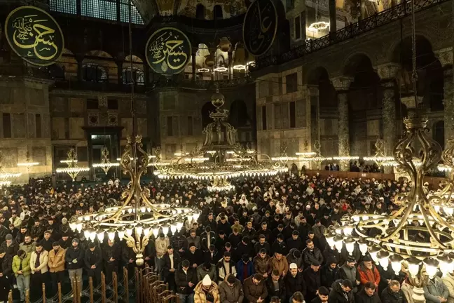 İstanbul'da Berat Kandili Programları Düzenlendi